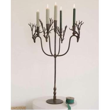 Imagem de Candelabro Huntsman Brass Deer de 5 cones com decoração de floresta ne
