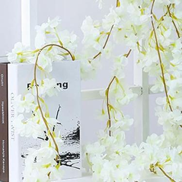 Imagem de Guirlanda de videira artificial de cerejeira de 1,8 m, 135 peças de flor de seda com transição de cor, decoração branca para pendurar em casa, festa de casamento, escritório