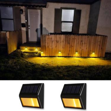 Imagem de Luzes solares para cercas ao ar livre, luzes solares à prova d'água para escada, sem fio, para pátio, jardim, quintal, garagem (branco quente, pacote com 2)
