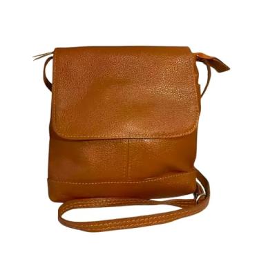 Imagem de Bolsa Feminina Transversal em Couro Legítimo Jô – Tiracolo Elegante com Alça Regulável, 3 Bolsos Internos, Fechamento em Zíper e Botão de Pressão – Compacta, Sofisticada e Durável (Caramelo)