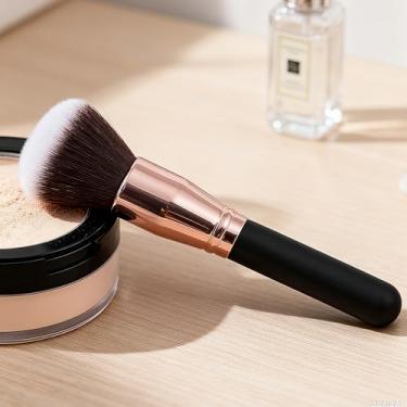 Imagem de Pincel de base Kabuki de topo plano preto premium pincel de maquiagem para creme líquido e polimento de pó e mistura