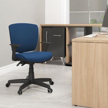 Imagem de Kit 4 Cadeiras de Escritório Executiva Office Giratória Preto Baixa Flexi P03 Poliéster Azul - Lyam