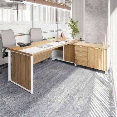 Imagem de Mesa de Escritório Diretor em L 180cm com Armário Lateral e Caixa de Tomadas Corporate Macadâmia / Branco