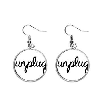 Imagem de Brincos femininos com citação de design divertido Unplug brincos pendentes prata
