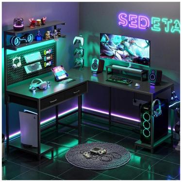 Imagem de Mesa Gamer em Formato de L com Luz LED, Suporte para Monitor, Prateleiras de Armazenamento, Tomadas, Painel Perfurado e Gavetas, 110V
