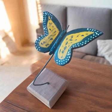 Imagem de Escultura Borboleta em madeira com Pedestal - Estilo Rústico