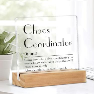 Imagem de Chaos Coordinator Gifts for Women Men Thank You Gifts for Coach Manager Teacher Mentor Boss Chaos Coordinator Definition Placa de acrílico decorativa transparente com suporte de madeira prateleira de