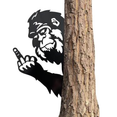 Imagem de IMPOSSART Big Foot Yard Decor - Peek A Boo Flipping Off Bigfoot Estátua mostrando arte de metal do dedo médio, placa engraçada de rosto de árvore Sasquatcht para jardim ao ar livre