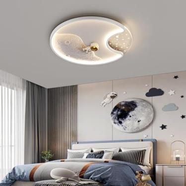 Imagem de Luminária de teto LED infantil com intensidade regulável e controle remoto. Luminária criativa de teto com desenho animado, cúpula em formato de estrela e lua. Ideal para decoração de quarto