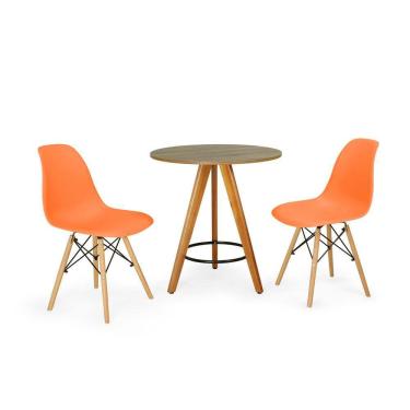 Imagem de Conjunto Mesa Redonda Aline 70cm Natural com 2 Cadeiras Eames Eiffel - Laranja