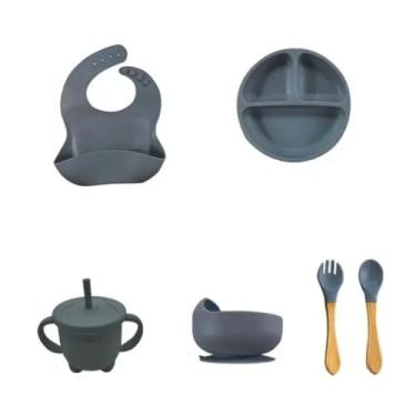 Imagem de Kit de Alimentação para Bebê em Silicone Resistente Tigela com Sucção Prato com Divisões e Sucção Talheres e Babador Ajustável Copo com Tampa Canudo e Alça Conjunto 6 Peças CLIQUELEVE (AZUL)