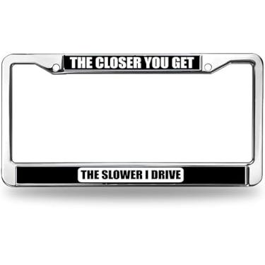 Imagem de The Closer You Get The Slower I Drive Moldura de placa de licença Slim Funny Driver dizendo Anti-roubo Moldura de placa de licença com kit de ferragens de montagem