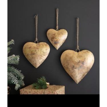 Imagem de Ornamento de ferro em forma de coração com acabamento dourado antigo, placa 3D com símbolo de amor pendurado com acabamento dourado e sino de coração, arte de parede para casa, interior e exterior