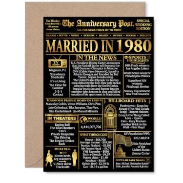 Imagem de Stuff4 Cartão de aniversário de 45 anos dourado para homens e mulheres - Jornal dourado casado em 1980 - Cartão de aniversário de casamento feliz de 45 anos para parceira, esposa companheira, marido