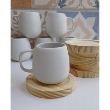 Imagem de Jogo de 4 Canecas 150ml de Porcelana – Com Pires de Madeira, Ideal para Café, Chá, Cantinho do Café e Mesa Posta (Branca Fosca)