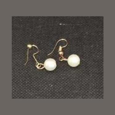 Imagem de Conjunto Feminino com Colar Longo Pérolas e Brincos Folheados a Ouro 1