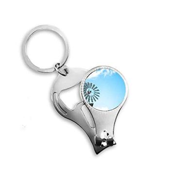 Imagem de Moinho de vento nuvens brancas céu azul alicate anel chaveiro abridor de garrafa cortador
