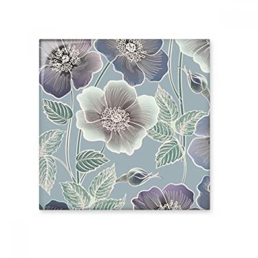 Imagem de Pedra de adorno de tijolos vitrificados de cerâmica com flor de planta de desenho cinza