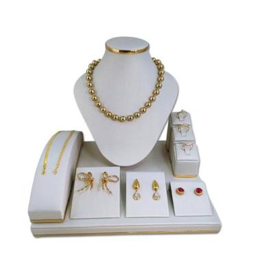 Imagem de Kit Expositores de Joias Cora - BASE QUADRADA COM DOURADO - OFF WHITE 
