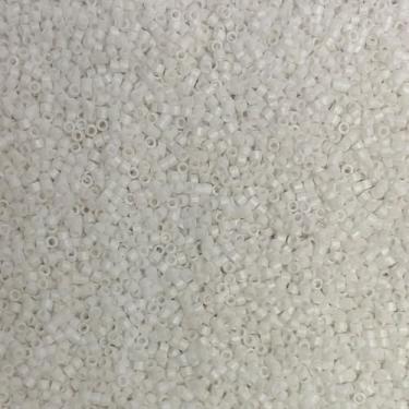 Imagem de Miyuki Delica 11/0 contas de semente - contas de vidro a granel 5 gramas e tamanho 1,6 mm 1000 peças contas de semente de vidro branco fosco (DB351)