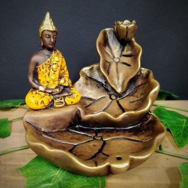 Imagem de Porta incenso cascata folhas com buda magro amarelo 12cm - CASA FÉ