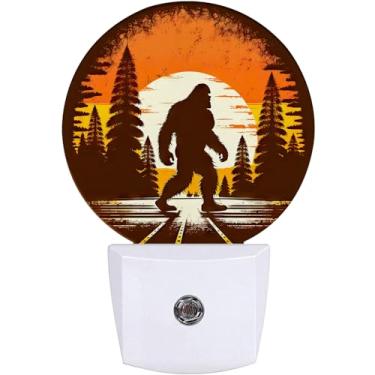 Imagem de EMXION Luz Noturna Bigfoot, Misty Forest Sunset, Com Sensor Automático, Para Conectar Na Parede, Do Anoitecer Ao Amanhecer, Quartos/Cozinhas/Banheiros/Corredores, Economia De Energia