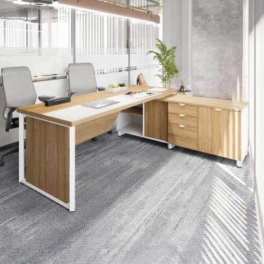 Imagem de Mesa de Escritório Diretor em L 180cm com Armário Lateral e Caixa de Tomadas Corporate Macadâmia / Branco