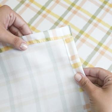 Imagem de Caminho de Mesa Piquenique Estampa Digital 1,30m x 40cm em Microfibra - Trilho Decorativo com Cores Vivas, Toque Macio e Secagem Rápida (Estampa 6 Branco)