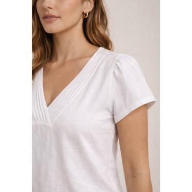 Imagem de Blusa Feminina com Decote V e Detalhe em Nervura