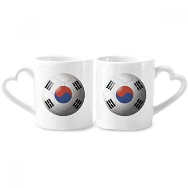 Imagem de Conjunto de canecas de porcelana para casais de futebol com bandeira nacional da Coreia e coração de cerâmica