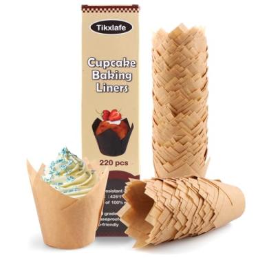 Imagem de 220 peças de forros de cupcake de tulipa para copos de cozimento, embalagens de cupcake à prova de gordura em tamanho padrão, forros de muffin de tulipa de papel manteiga, natural