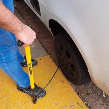 Imagem de Bomba de Ar Manual Portátil Para Pneu Bicicleta Bola Moto Carro
