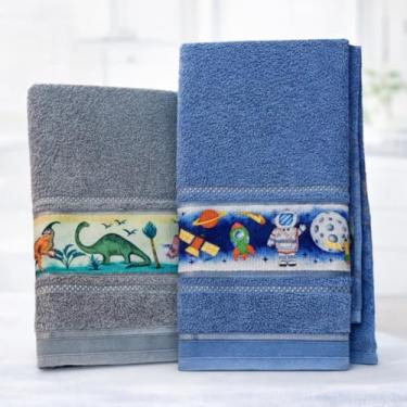 Imagem de KIT 2 Toalhas de Banho Infantil Felpuda Para Criança Com Faixa Decorada (Menino - Azul Astronauta e Platina Dinossauro)