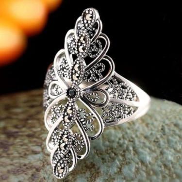 Imagem de Anel aberto retrô de flor vazada para mulheres CZ para noivado, Adjustable, Latão, Zircônia cúbica
