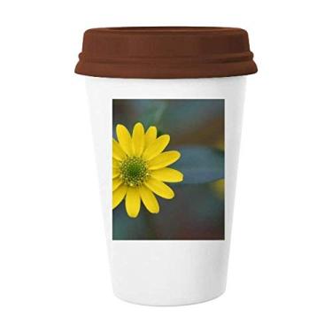 Imagem de Caneca de crisântemo verde com flores amarelas para copo de café e cerâmica