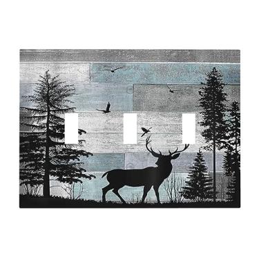 Imagem de Forest Cabin Deer on Wooden Board 3 Gang Light Switch Covers Decorativo Country Farmhouse Placa de Parede Tripla Chaleira Rústica 3 Furos Placa Elétrica para Decoração de Banheiro e Quarto