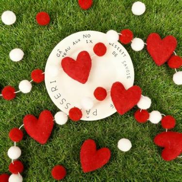 Imagem de 2 peças guirlanda de feltro de coração de dia dos namorados - faixa de coração vermelho com pompons vermelhos e brancos, estamparia romântica para parede de casa, festa, casamento e decoração de