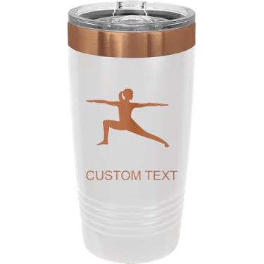 Imagem de Aula de ioga, copo de aço inoxidável personalizado gravado a laser 590 ml café de viagem branco/ouro rosa banhado a íon parede dupla carro viagem caminhão caneca gola redonda personalizável, tampa