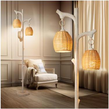 Imagem de Scenekoy Lâmpada de chão rústica de casa de campo rústica de 165 cm de altura, tronco de árvore, coluna de madeira sintética, cortina de tambor de vime lavado, decoração para sala de estar, quarto,