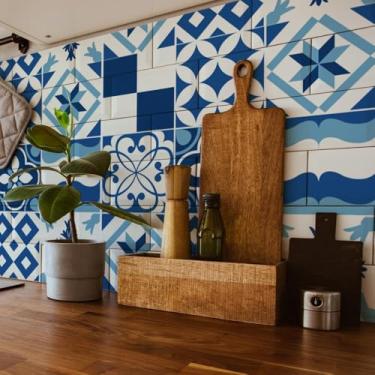 Imagem de Adesivo de Parede Azulejo Retrô 11 cores vibrantes para Cozinha e Banheiro, estilo ladrilho hidráulico, lavável, fácil de aplicar