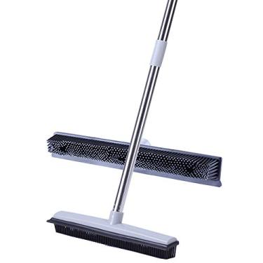 Imagem de Removedor de pelos de animais de estimação YONILL – Vassoura de cerdas macias de 127 cm com cabo longo, escova de vassoura com borda de rodo para pisos de madeira, ancinho de carpete para remoção de pelos de cães e gatos (cinza)