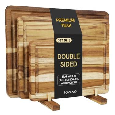 Imagem de Zovano Conjunto de tábua de corte de madeira de teca de 3 peças com suporte para cozinha, tábuas de cortar com sulco profundo de suco, bloco de açougueiro de charcutaria, presente para chefes de