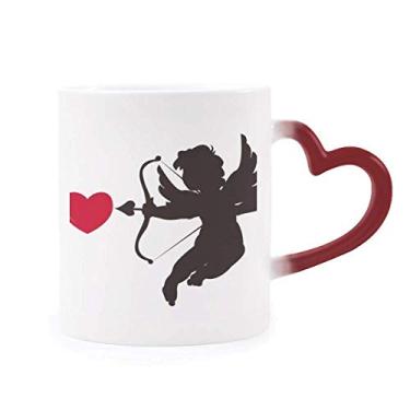 Imagem de Caneca de grés com estampa de coração sensível ao calor do anjo Cupido que muda de cor vermelha
