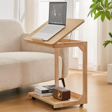 Imagem de PlushVibes Mesa lateral para sofá, mesa de canto lateral de madeira com rodas, bandeja de TV moderna em forma de C, mesa de cabeceira pequena de madeira para escritório, sala de estar, quarto, natural