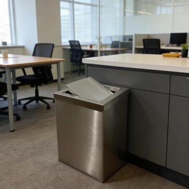 Imagem de Lixeira Quadrada 50l Com Tampa Em Aço Inox Para Área Interna E Externa