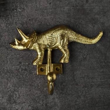 Imagem de BROOK AND BIRCH Gancho de parede de dinossauro, dourado, animal, pássaro, gancho de ferro, vintage, cabide para pendurar casaco, toalha, chapéu, sacos, copos, suporte na parede - 1 peça (Tricerátopos)