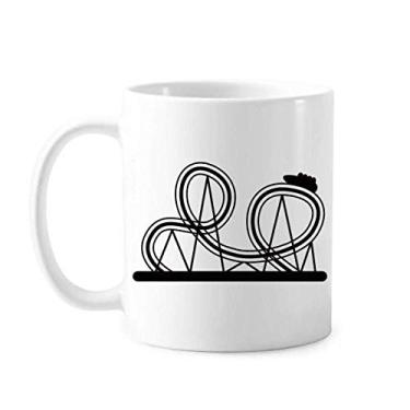 Imagem de Porta-copos pretos com contornos de parque de diversões, caneca de cerâmica e porcelana para café