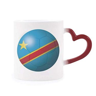 Imagem de Caneca sensível ao calor com bandeira nacional do Congo de futebol americano vermelha que muda de cor