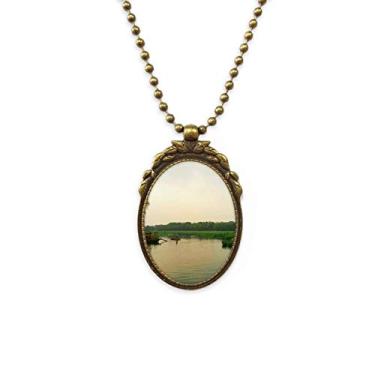 Imagem de DIYthinker Chaveiro com pingente vintage de latão para fotografia com vista do lago do sol