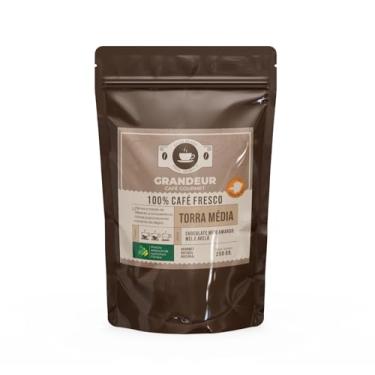 Imagem de Café em Grãos - Grandeur Café Gourmet - Torra Média - 100% Arábica - 250g - Notas Sensoriasi de Chocolate Meio Amargo, Mel e Avelã.